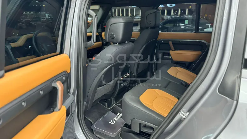 2023 لاند روفر ديفيندر 110