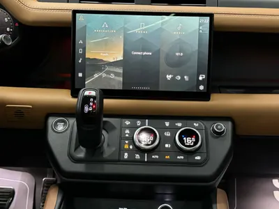 2023 لاند روفر ديفيندر 110