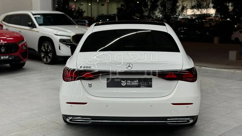 2024 مرسيدس - بنز إي 200