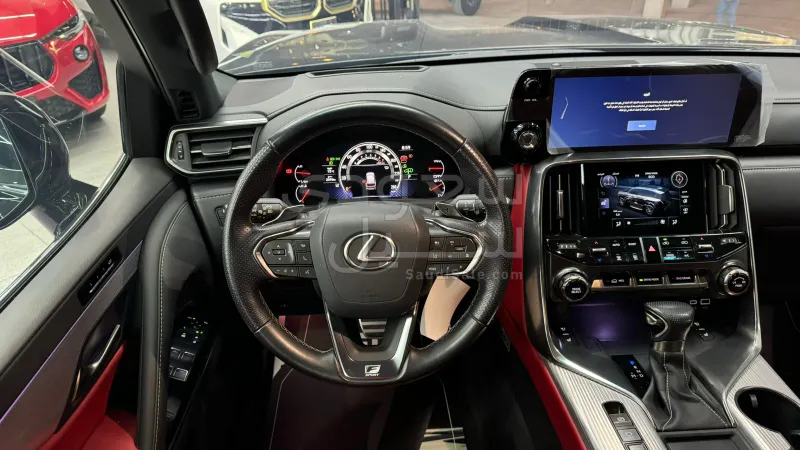 2022 لكزس إل إكس 600