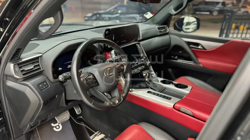 2022 لكزس إل إكس 600