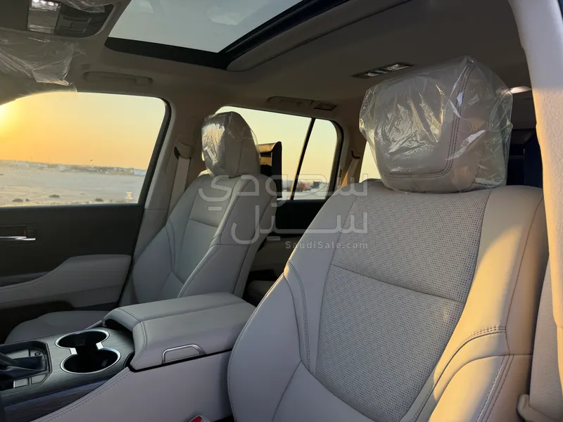 2024 تويوتا لاند كروزر في اكس ار