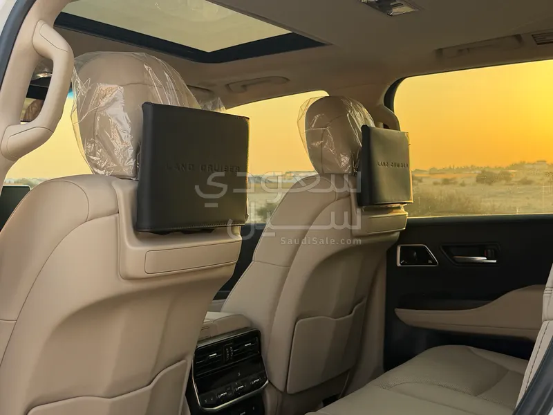 2024 تويوتا لاند كروزر في اكس ار