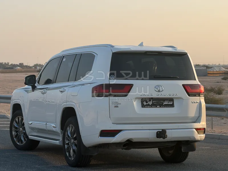 2024 تويوتا لاند كروزر في اكس ار