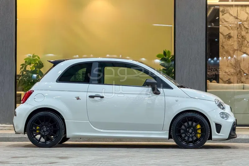 2024 فيات ابارث 695 كومبيتيزيون