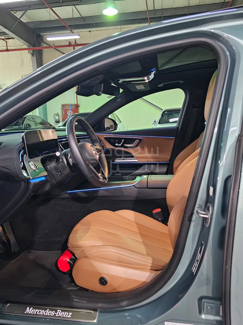 2025 مرسيدس - بنز إي 200
