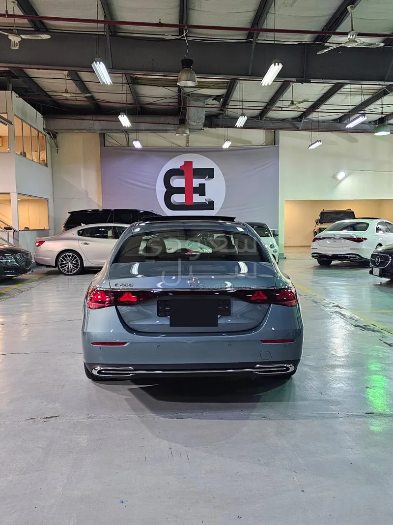 2025 مرسيدس - بنز إي 200