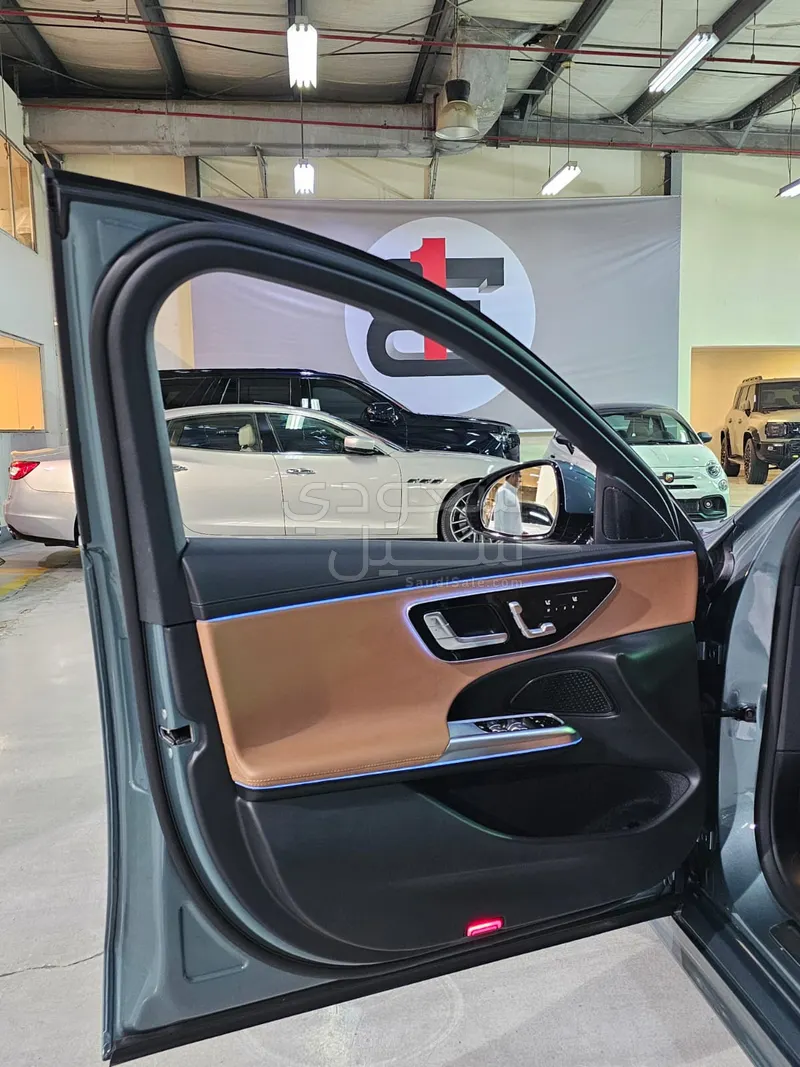 2025 مرسيدس - بنز إي 200