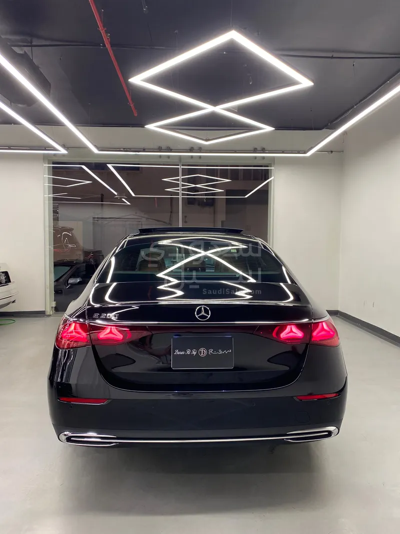 2025 مرسيدس - بنز إي 200