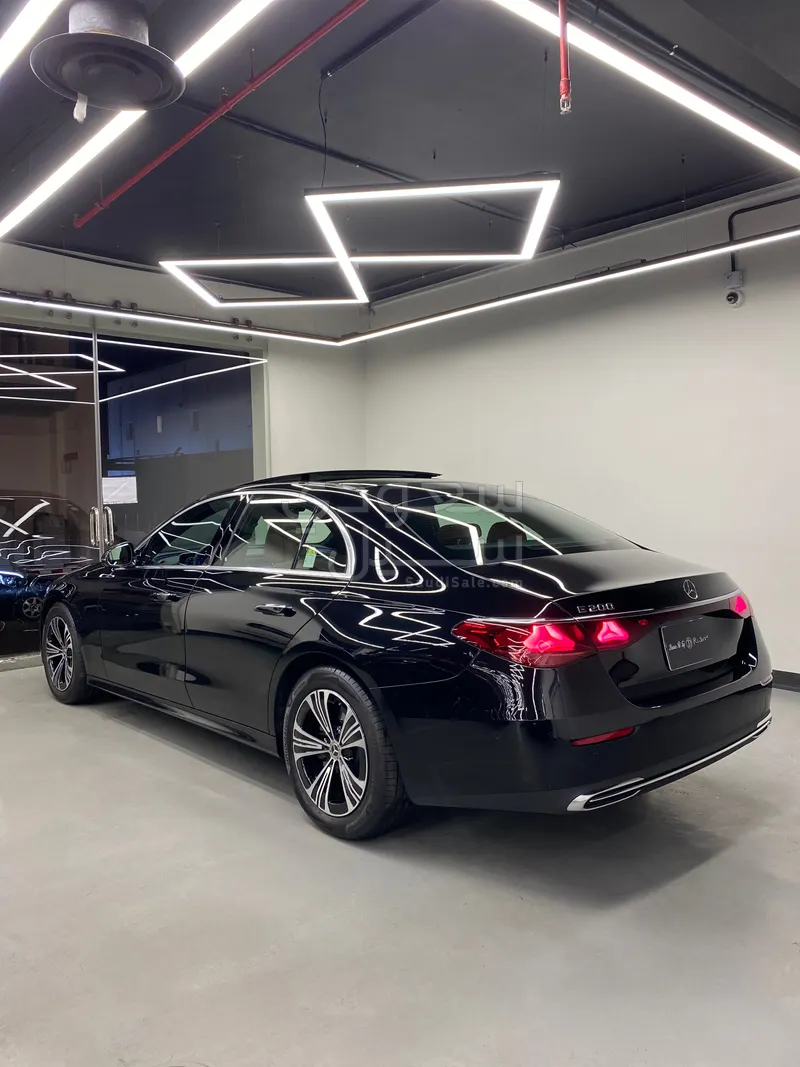 2025 مرسيدس - بنز إي 200