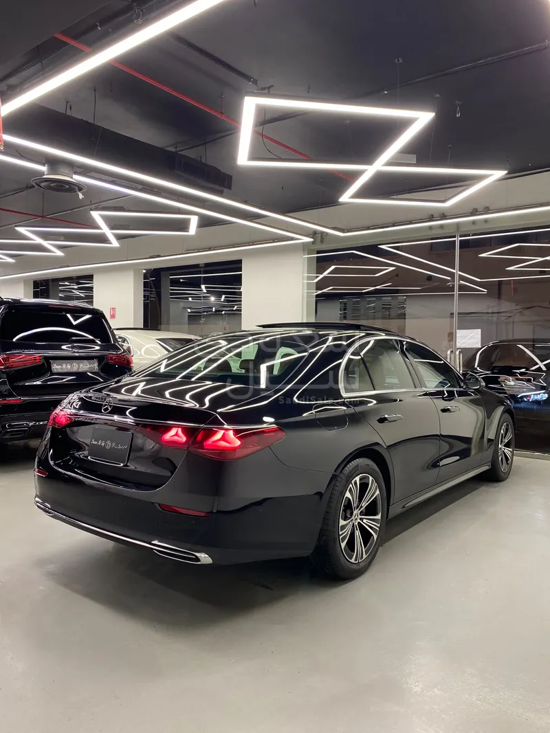 2025 مرسيدس - بنز إي 200