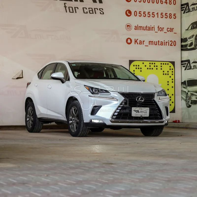 2020 لكزس إن إكس 300