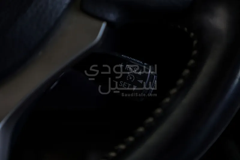 2020 لكزس إن إكس 300