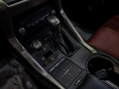 2020 لكزس إن إكس 300