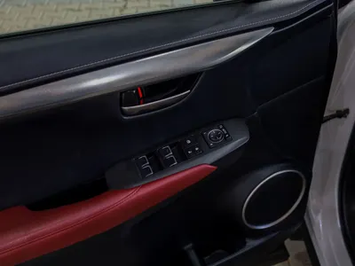 2020 لكزس إن إكس 300