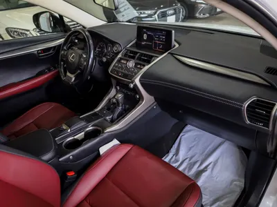 2020 لكزس إن إكس 300