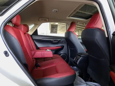 2020 لكزس إن إكس 300