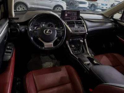 2020 لكزس إن إكس 300