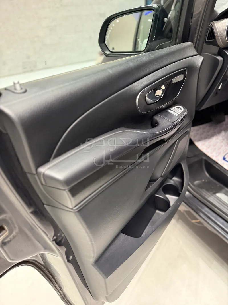 2015 مرسيدس - بنز في 220