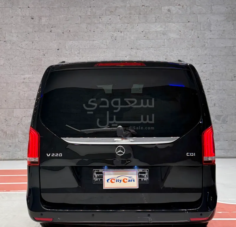 2015 مرسيدس - بنز في 220