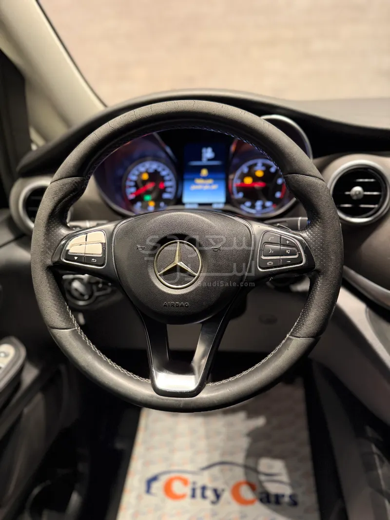 2015 مرسيدس - بنز في 220