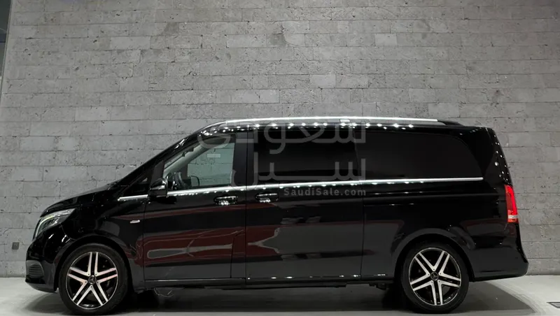 2015 مرسيدس - بنز في 220