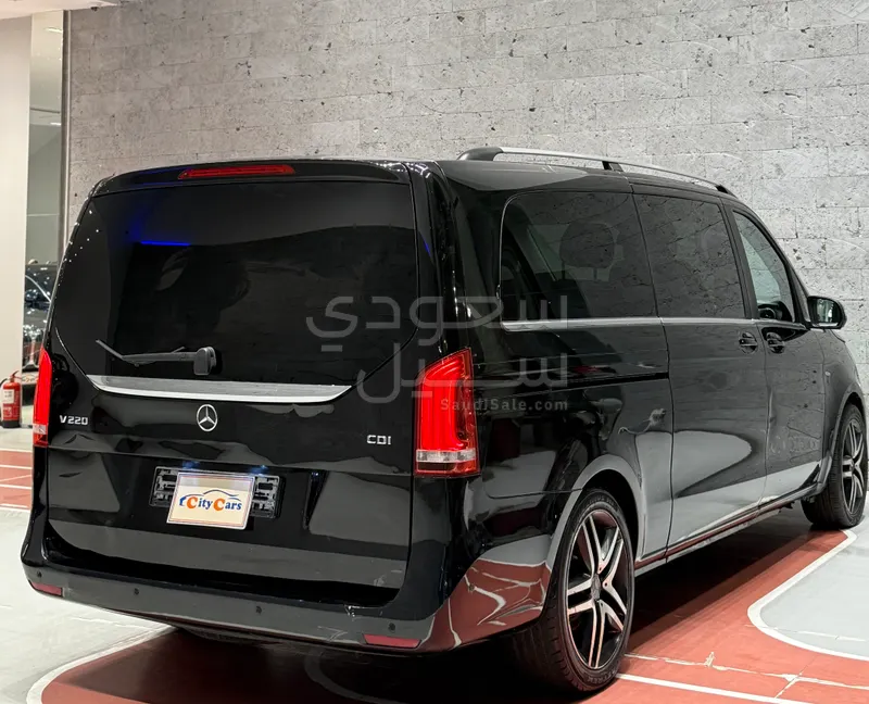 2015 مرسيدس - بنز في 220