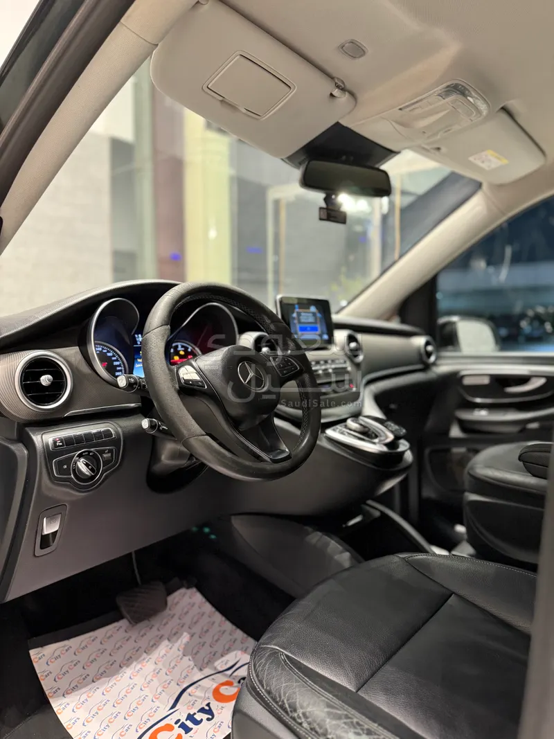 2015 مرسيدس - بنز في 220