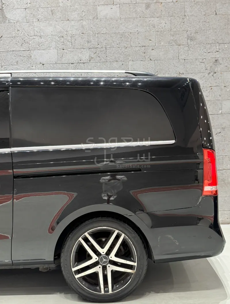 2015 مرسيدس - بنز في 220