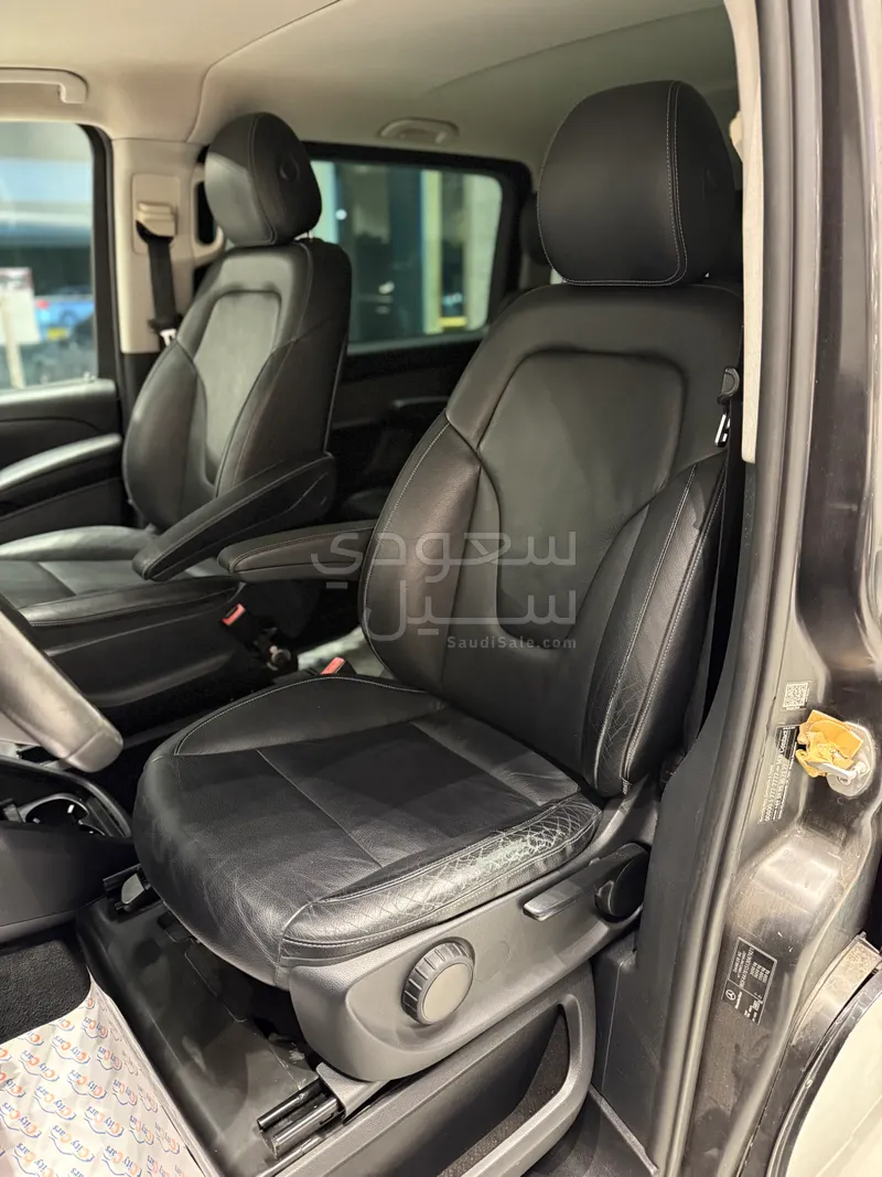 2015 مرسيدس - بنز في 220