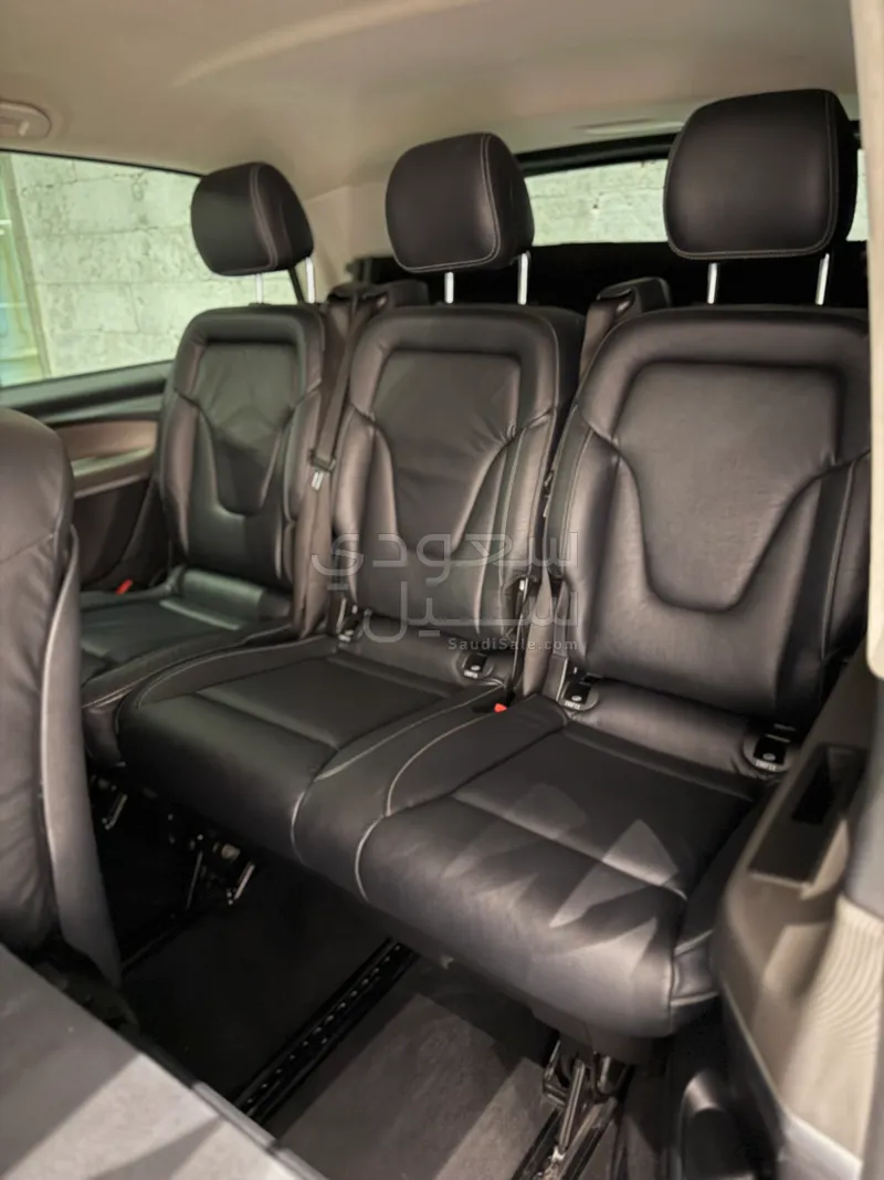 2015 مرسيدس - بنز في 220