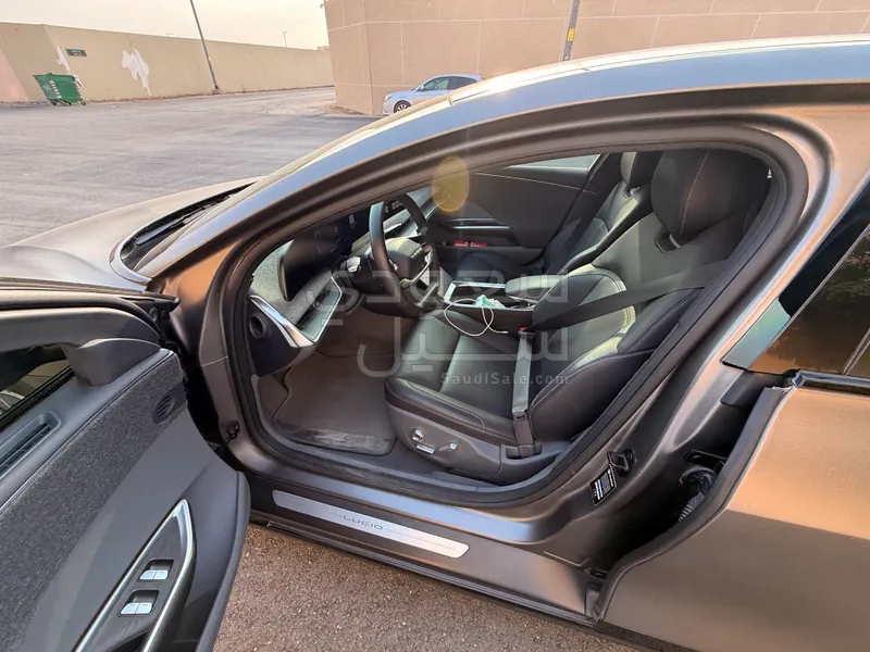 2024 لوسيد اير بيور