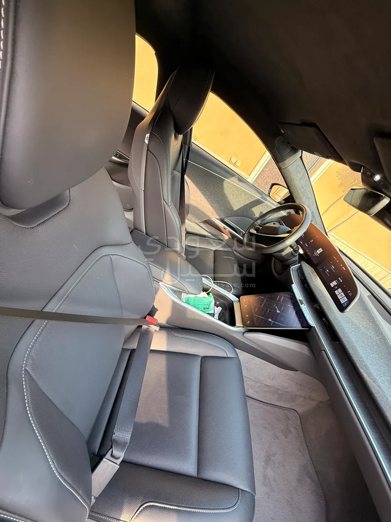 2024 لوسيد اير بيور