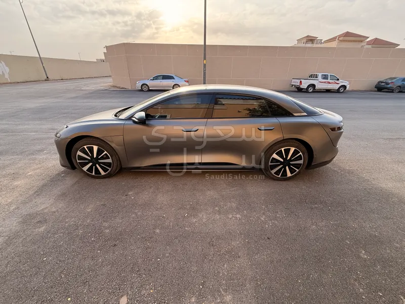 2024 لوسيد اير بيور