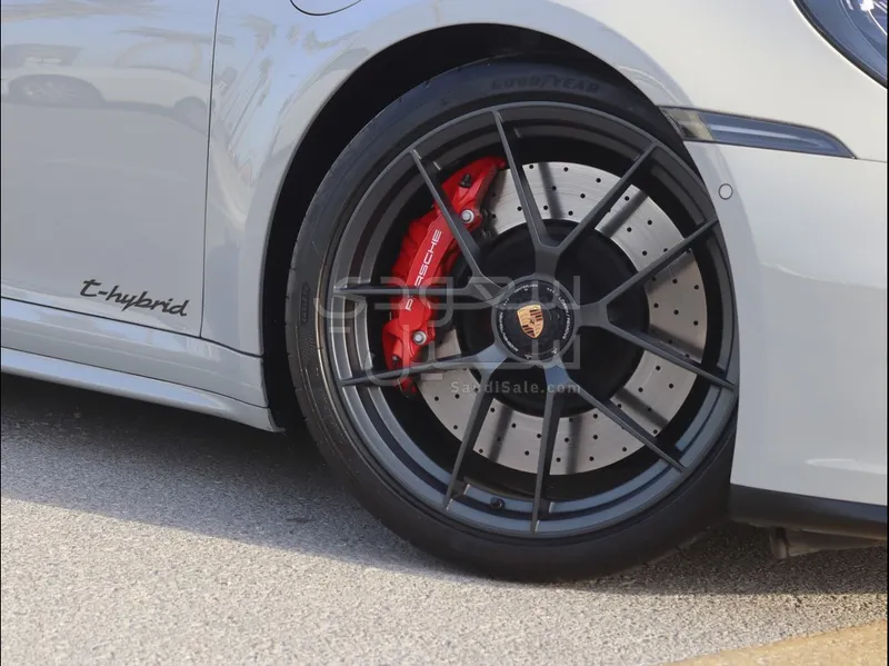 2025 بورش 911 كاريرا 4 جي تي اس