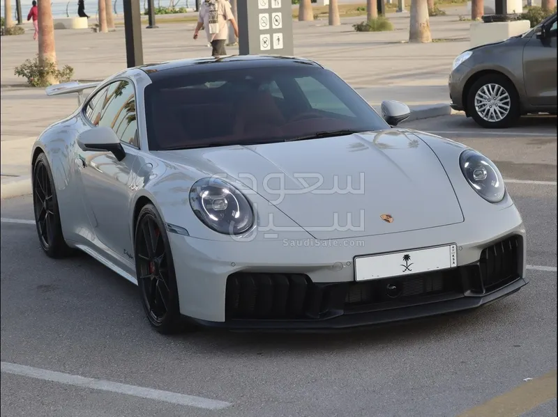 2025 بورش 911 كاريرا 4 جي تي اس
