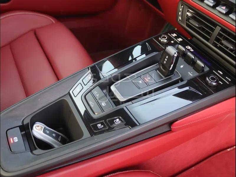 2025 بورش 911 كاريرا 4 جي تي اس