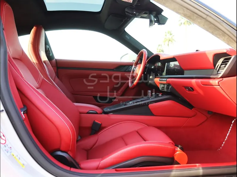 2025 بورش 911 كاريرا 4 جي تي اس