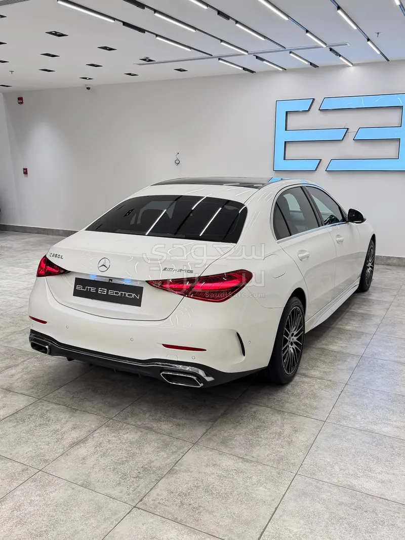 2023 مرسيدس - بنز سي 200