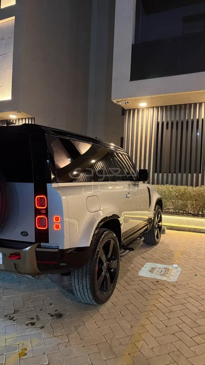 2021 لاند روفر ديفيندر اكس