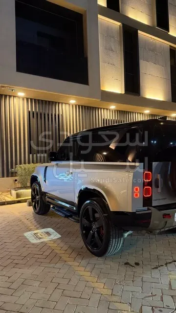 2021 لاند روفر ديفيندر اكس