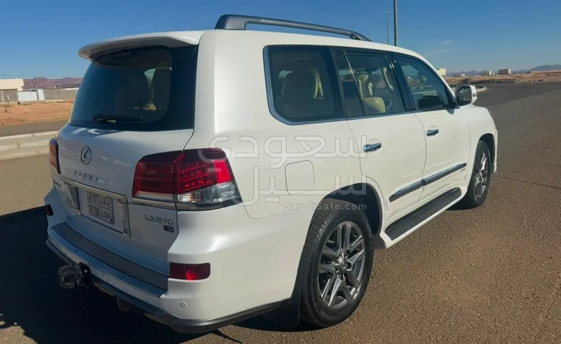 2015 لكزس إل إكس 570 اس