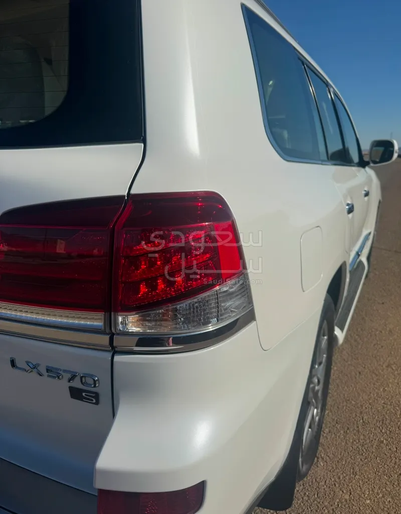 2015 لكزس إل إكس 570 اس