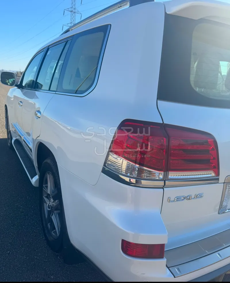 2015 لكزس إل إكس 570 اس
