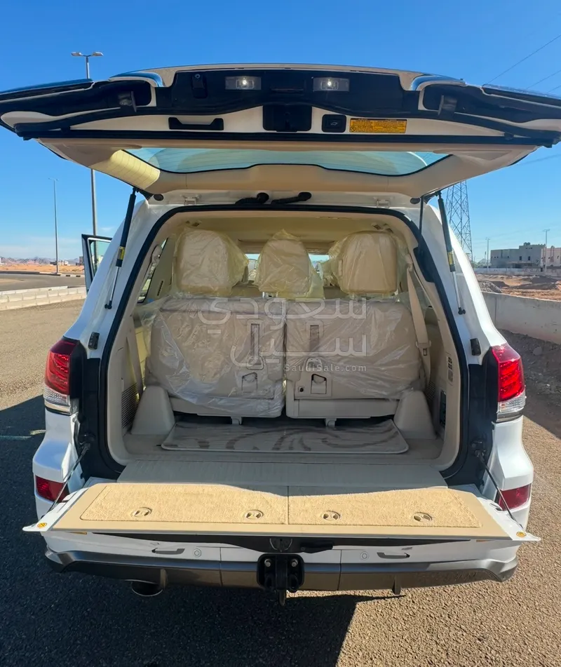 2015 لكزس إل إكس 570 اس