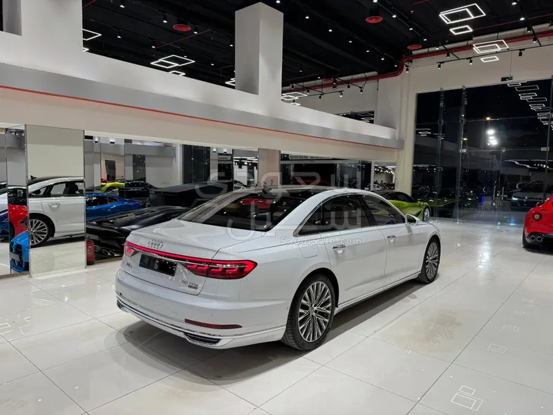 2019 اودي اي 8 ال