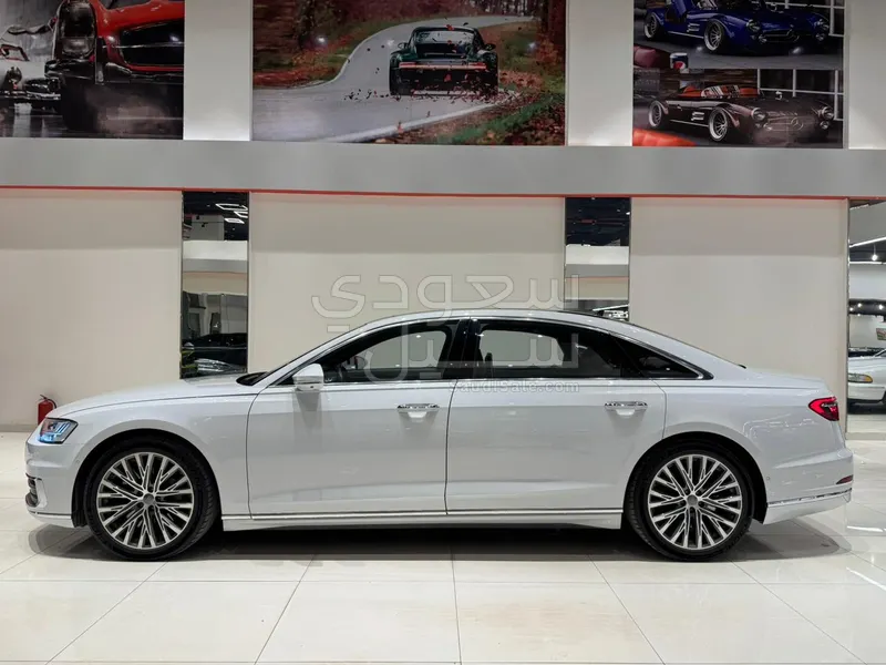 2019 اودي اي 8 ال