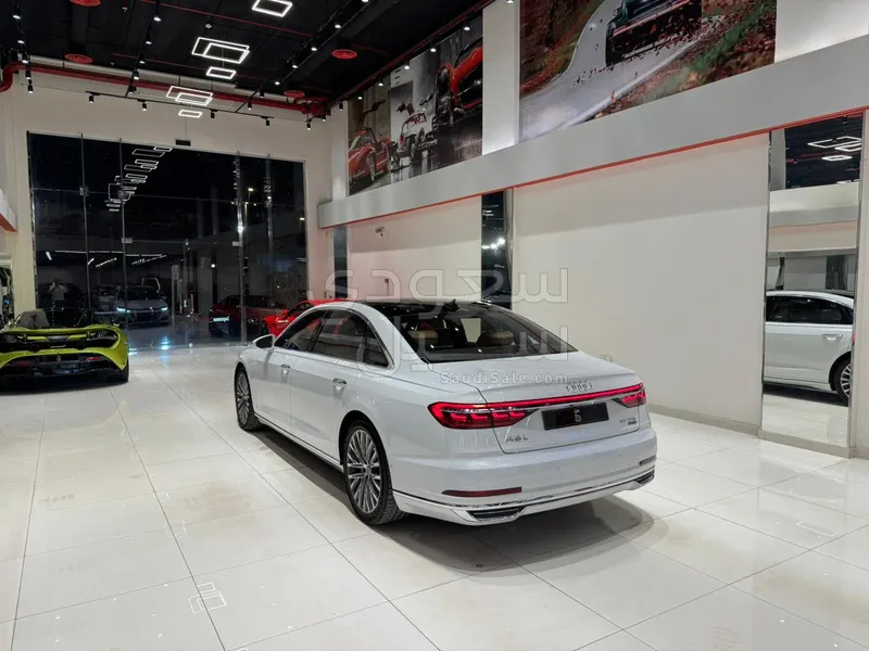 2019 اودي اي 8 ال