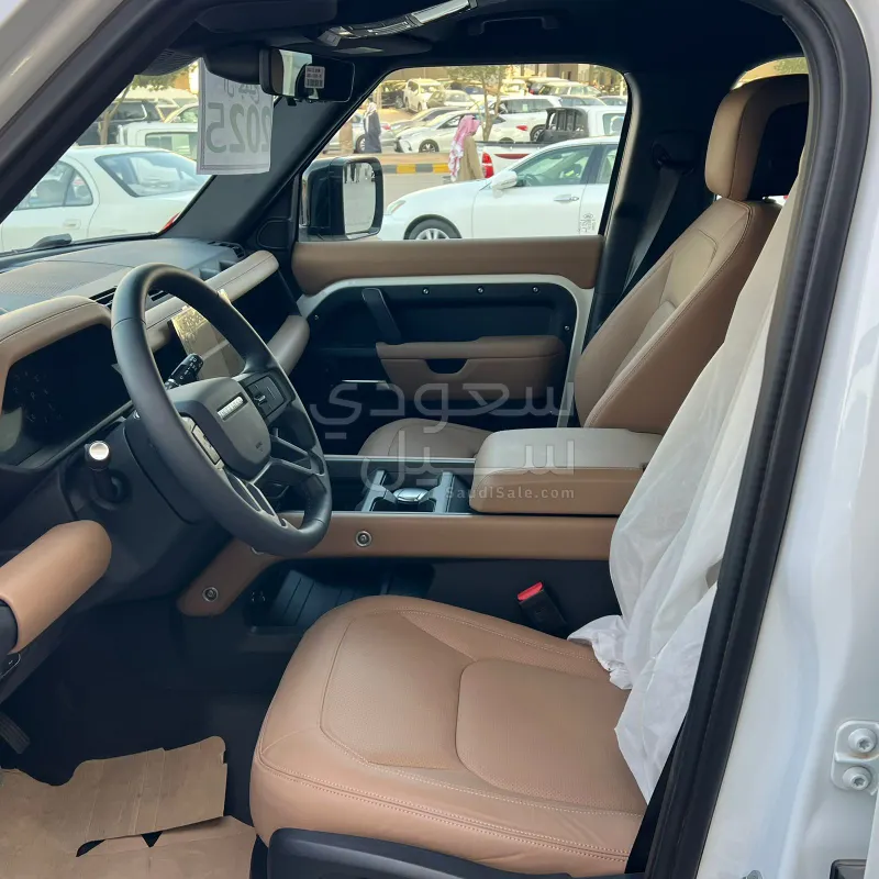 2025 لاند روفر ديفيندر اكس داينمك