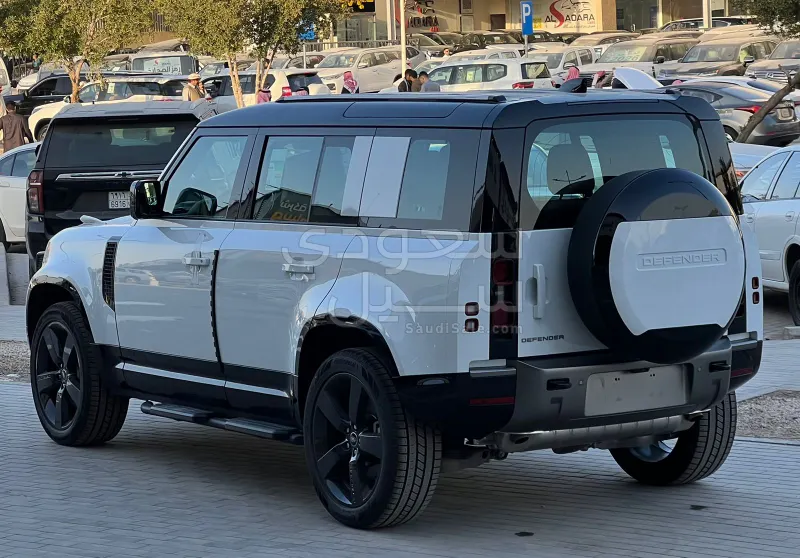 2025 لاند روفر ديفيندر اكس داينمك